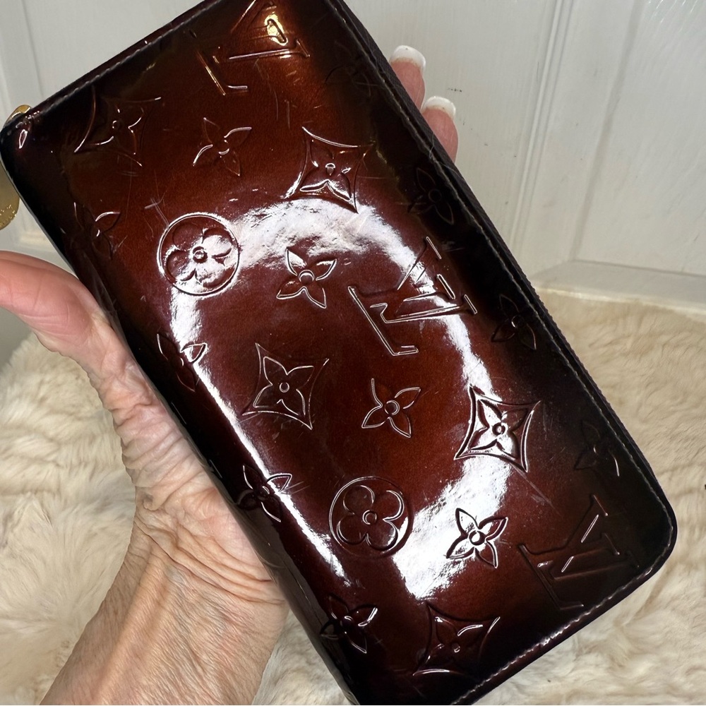 LOUIS VUITTON MONOGRAM VERNIS ZIPPY WALLET - Picture 3 of 16